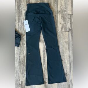 NWT Alo Yoga Airbrush High Waist 7/8 Bootcut Legging-Charcoal Green